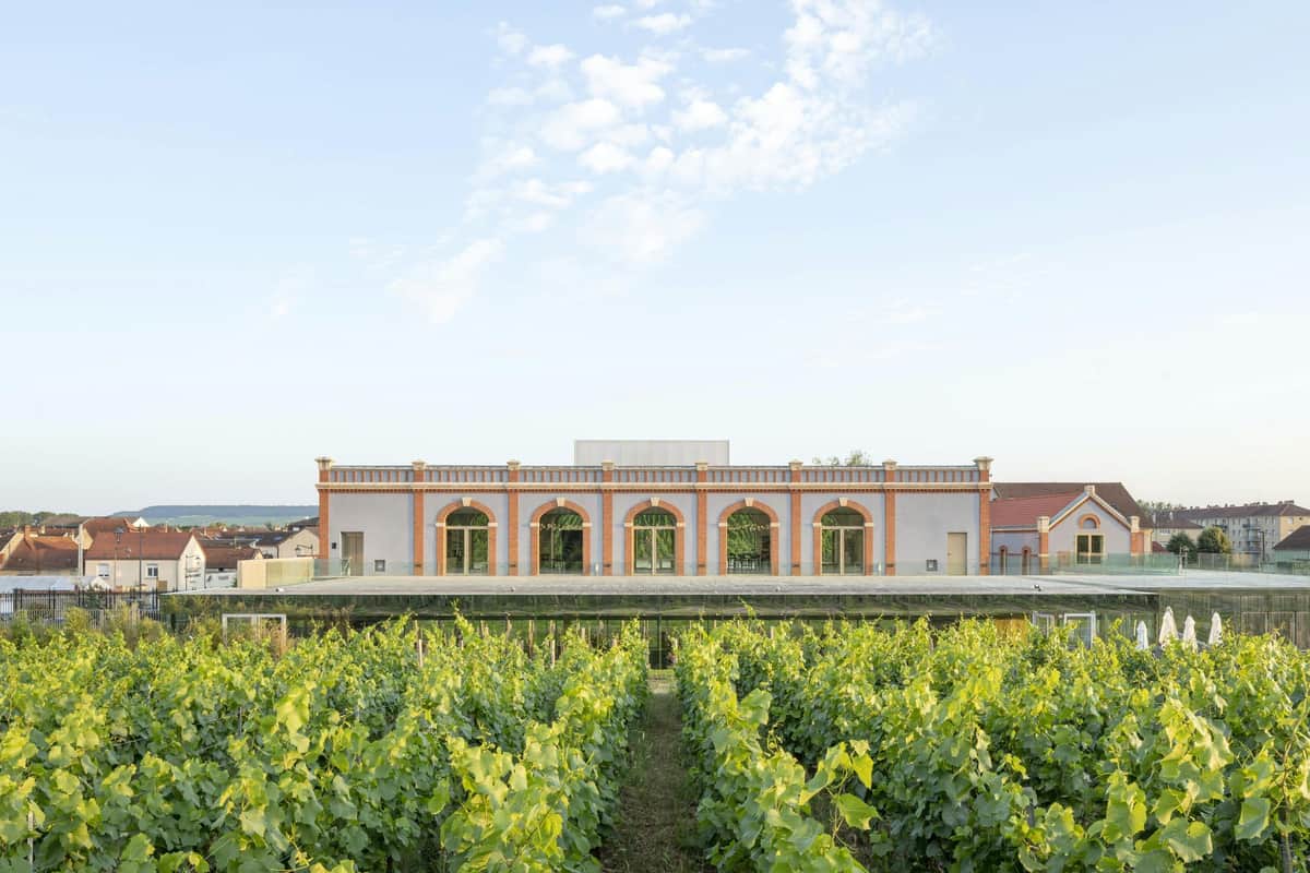 Een historisch gebouw in het hart van de Champagne wijngaard