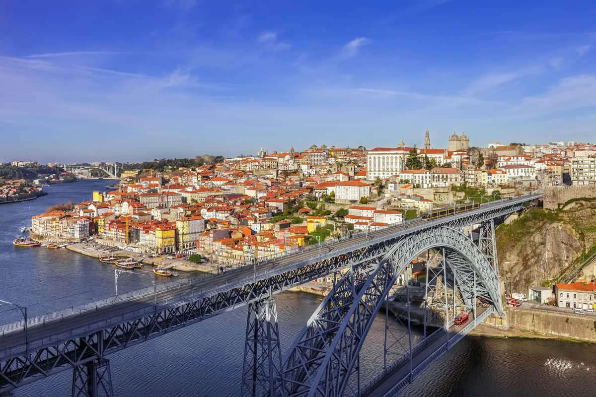 Porto: 48-Hr Hop-on Hop-off Bus + River Cruise + Wine Cellar Porto