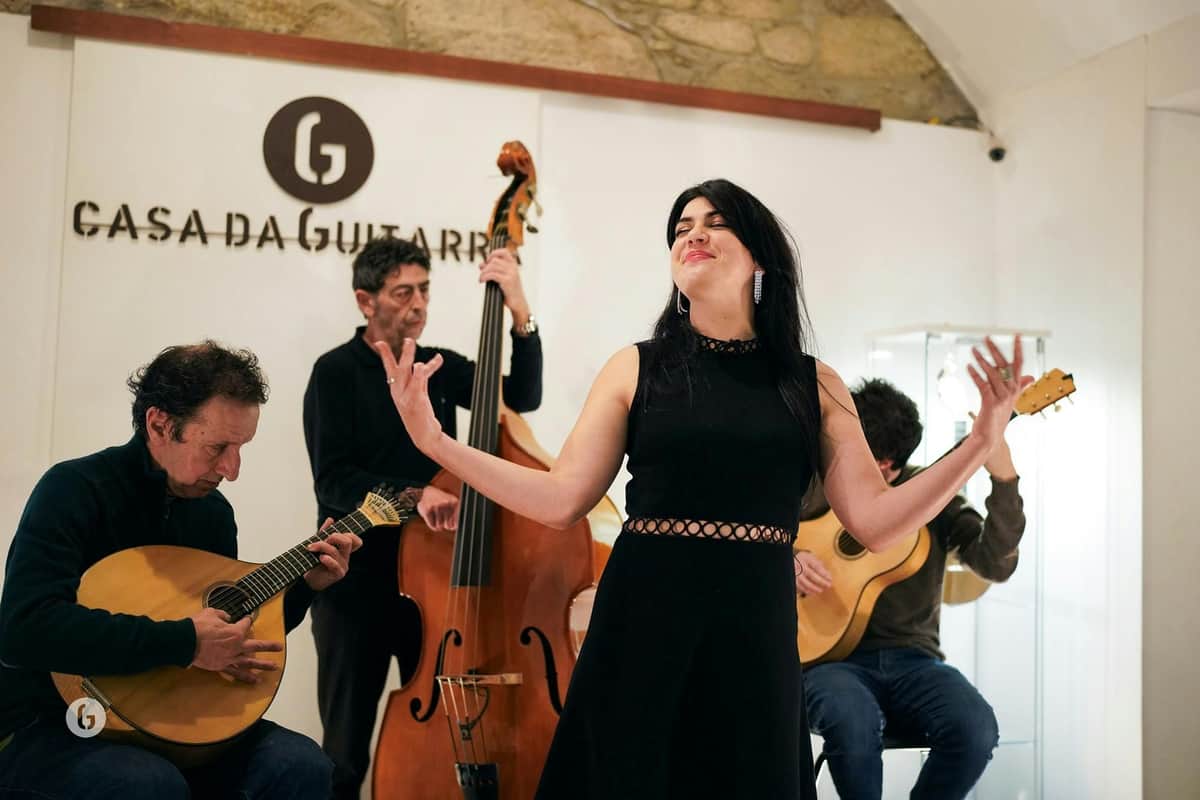 Porto: Fado Concert in Casa da Guitarra with Port Wine House of Guitars