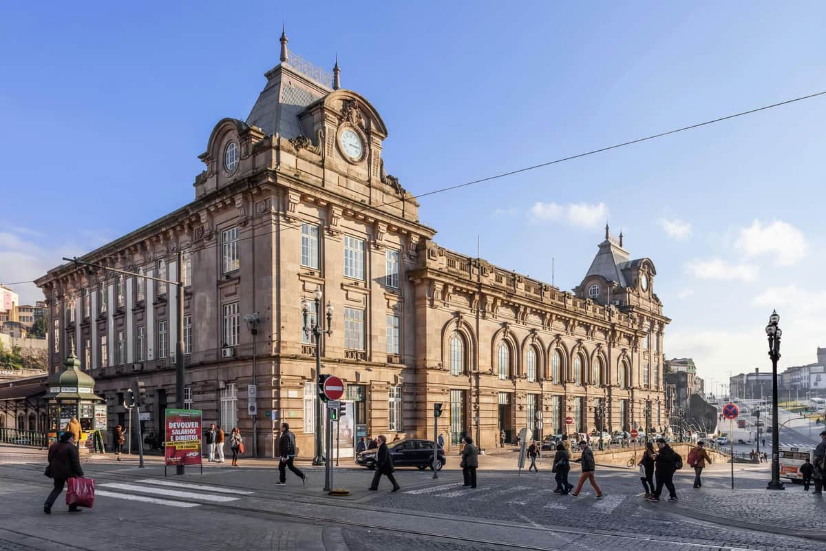 Porto: Half Day City Tour by Bus with Port Wine Tasting + Cruise São Bento Train Station