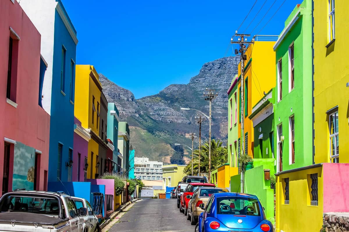 Cape Town & Table Mountain: Guided Tour + Roundtrip Transfer Colorful houses of Bo Kaap.