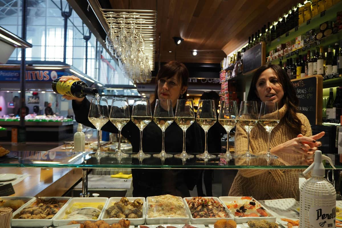 Barcelona: Food Market Lunch Tour with Wine Pairing Seated stops with refreshing white Spanish wine