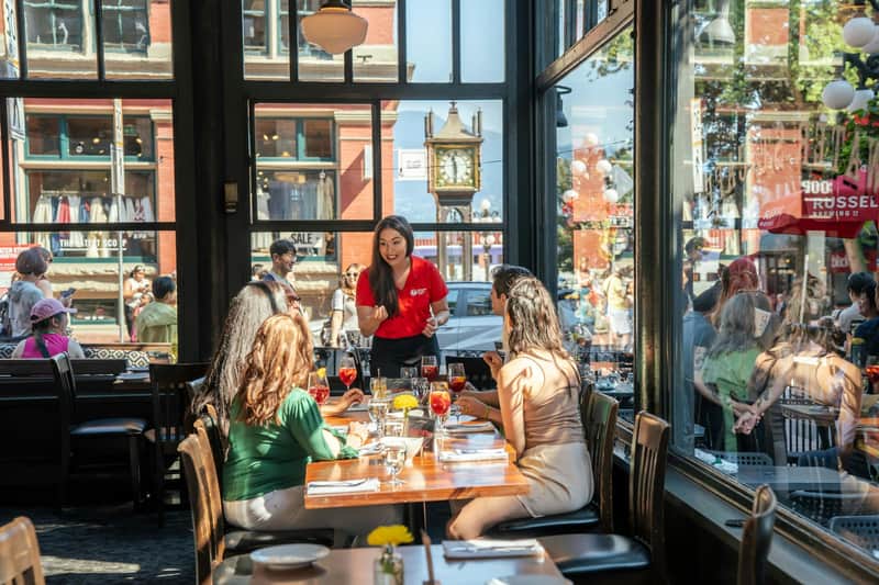 Vancouver: Gastronomic Gastown Walking Tour + Mixology Experience
