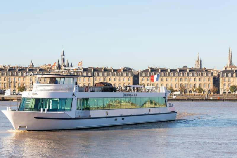 Bordeaux: Guided River Cruise + Drinks