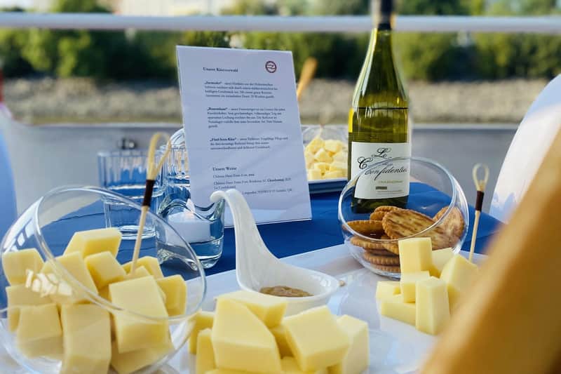 Hamburg: Harbor Cruise + Cheese & Wine