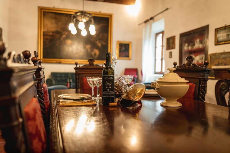 Montalcino: Vineyard Guided Tour + Wine Tasting in the Castle