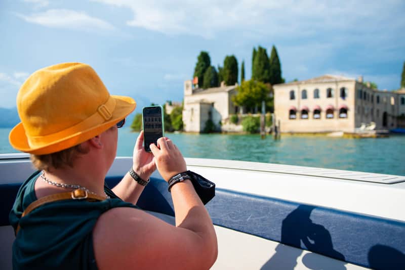 Lake Garda: 4-Hr Boat Tour with Scaliger Castles + Wine Tasting from Sirmione
