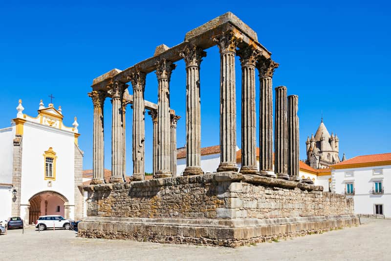 Évora, Chapel of Bones & Alentejo: Small Group Guided Tour from Lisbon