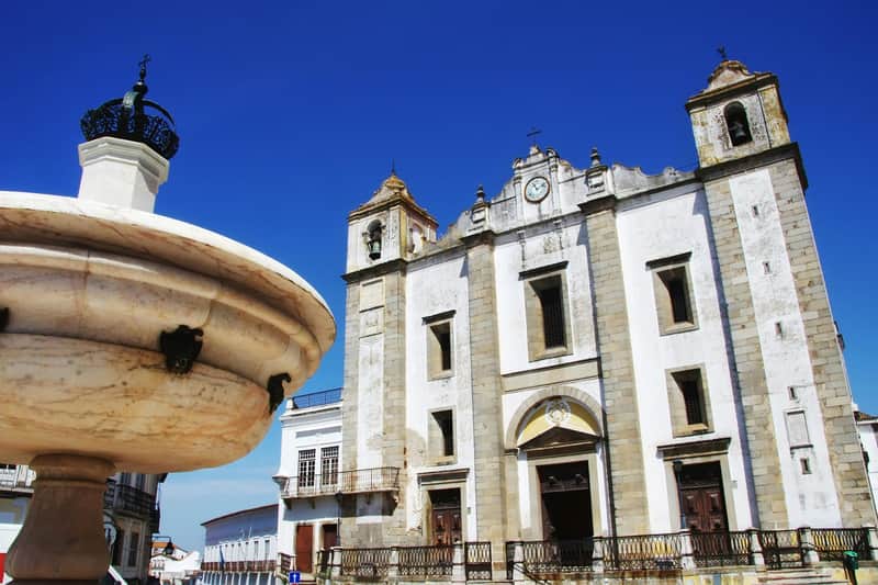 Evora: Guided City Tour + Wine Tasting