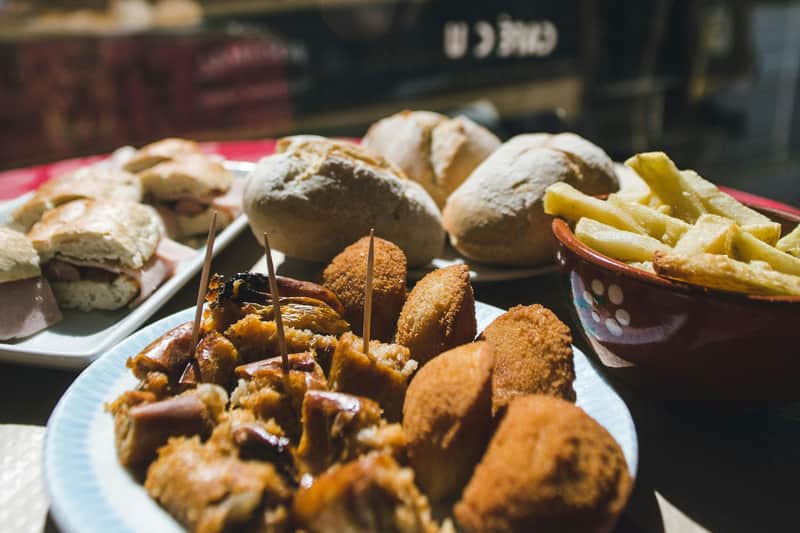 Lisbon: Guided Food & Wine Tour
