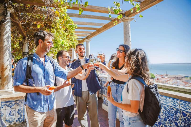 Lisbon: Guided Walking Tour in Baixa, Chiado & Alfama