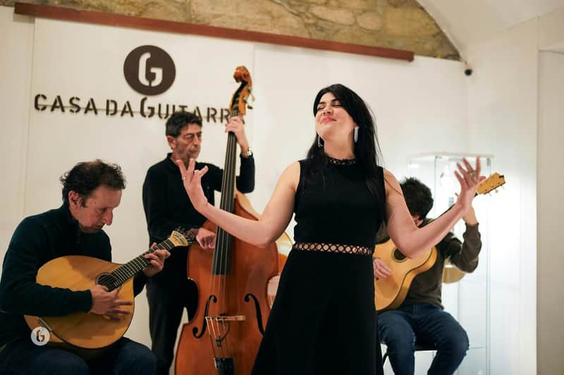 Porto: Fado Concert in Casa da Guitarra with Port Wine