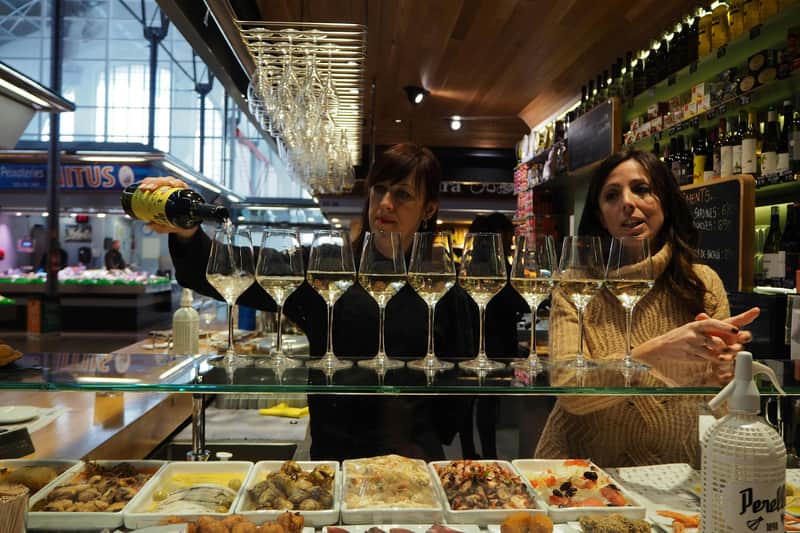 Barcelona: Food Market Lunch Tour with Wine Pairing