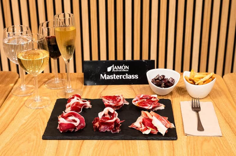 Barcelona: Guided Ultimate Ham & Wine Tasting Experience