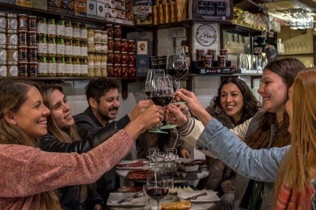 Barcelona: Guided Walking Tour + Tapas Tastings & Drinks