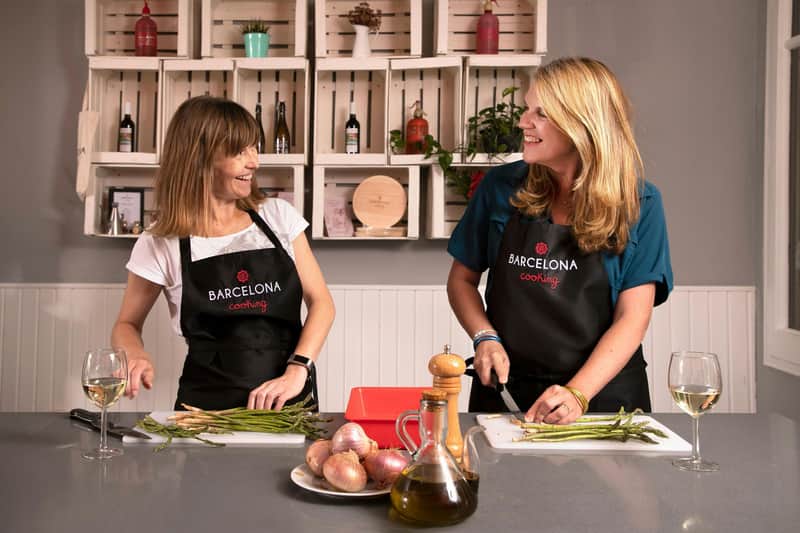 Barcelona: Premium Tapas & Paella Cooking Class