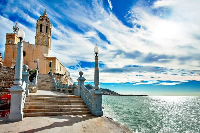 Sitges: Boat Ride, Walking Tour & Winery Visit