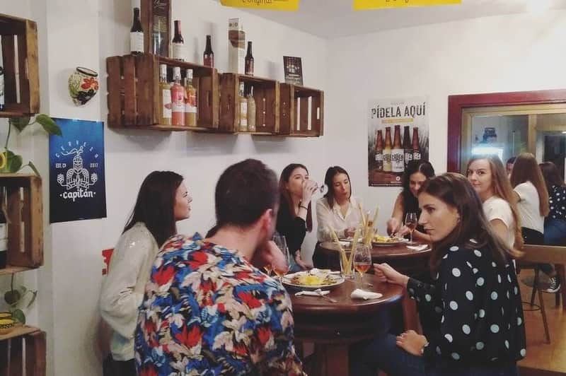 Córdoba: Guided Wine & Tapas Tasting
