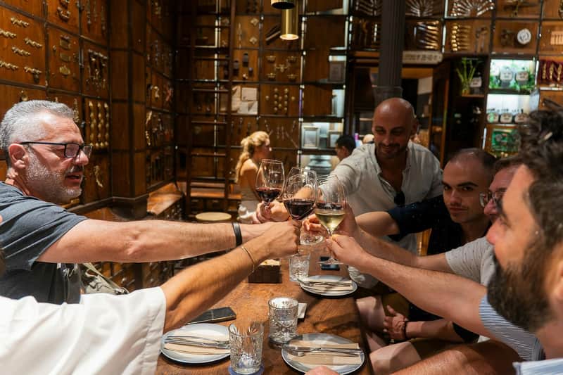 Madrid: Guided Walking Tour + Tapas Tasting & Drinks
