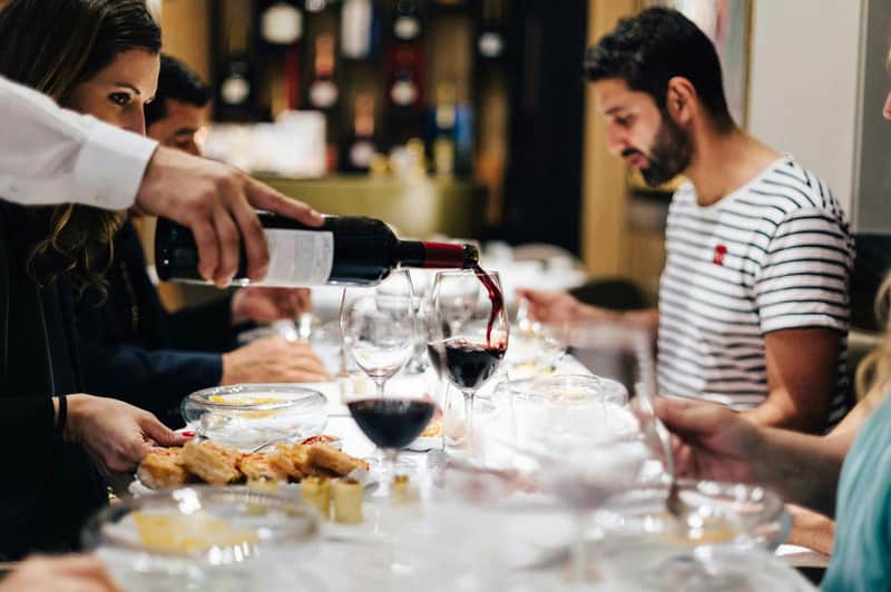 Seville: Wine and Gourmet Tapas Tour